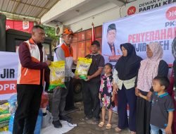 Fraksi PKS DPR RI Serahkan Bantuan untuk Korban Banjir di Aceh