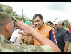 Gubernur Mualem Salurkan Bantuan untuk Korban Banjir di Aceh Selatan dan Subulussalam