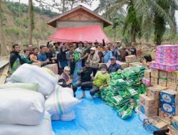 Kemenag Aceh Besar Salurkan Bantuan Banjir Hingga Daerah Terisolir
