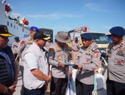 Kapal Pengangkut Logistik Penanganan Bencana Tiba di Krueng Geukueh