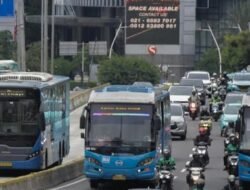Sejumlah Rute Transjakarta Dialihkan Akibat Banjir