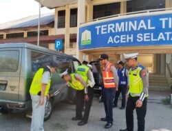 Satlantas Polres Aceh Selatan Lakukan Ramchek Kendaraan Umum