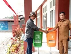 DLH Abdya Distribusikan Puluhan Tempat Sampah ke Sejumlah Instansi