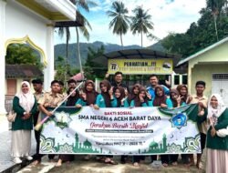 Pelajar dan Guru SMA Negeri 6 Aceh Barat Daya Gelar Aksi Bersih Masjid