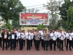 Kapolresta Banda Aceh Serahkan Penghargaan Untuk 51 Personel Berprestasi