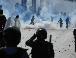 Kematian Khamenei Picu Amuk Massa di Kedubes AS Pakistan, 21 Orang Jadi Korban