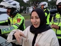 Tertinggal di Rest Area, Pemudik Asal Indramayu Diselamatkan Polisi dan Diantar Susul Keluarga