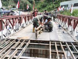 TNI Gerak Cepat Perbaiki Jembatan Bailey Umah Besi Bener Meriah