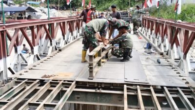 TNI Gerak Cepat Perbaiki Jembatan Bailey Umah Besi Bener Meriah