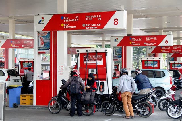 Partai Keadilan Sejahtera (PKS) meminta pemerintah tidak menaikkan harga BBM bersubsidi di tengah lonjakan harga minyak dunia yang kini menembus 92 Dolar AS per barel.