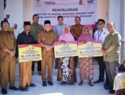 Bupati TRK Serahkan Bantuan Sosial Rp9,8 Miliar bagi Korban Bencana Hidrometeorologi di Beutong Ateuh Banggalang