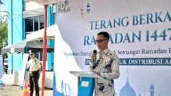 Wakil Bupati Abdya memberikan sambutan pada pembukaan pasar murah yang digelar di halaman kantor ULP PLN Blangpidie.