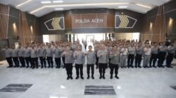 Kapolda Aceh Irjen Pol. Drs. Marzuki Ali Basyah, M.M., memberikan arahan kepada seluruh personel Direktorat Pengamanan Objek Vital (Ditpamobvit) dan Direktorat Pembinaan Masyarakat (Ditbinmas) Polda Aceh di Gedung Presisi Polda Aceh, Rabu (4/3/2026) pagi.