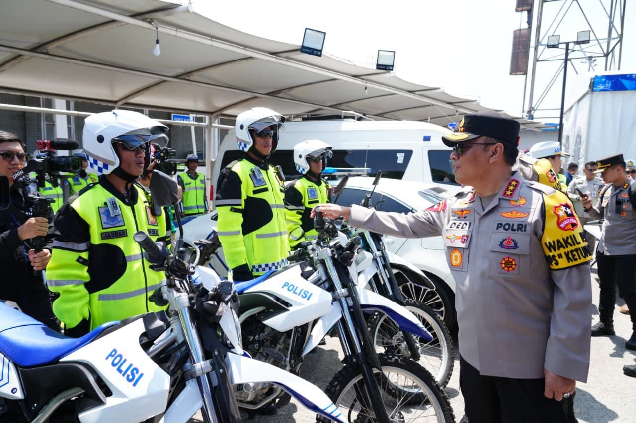 Wakapolri Komjen. Pol Dedi Prasetyo saat meninjau langsung kesiapan Command Center Operasi Ketupat di KM 29 Tol Jakarta–Cikampek.