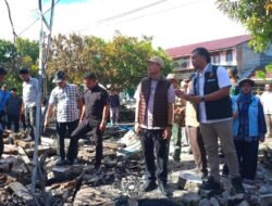 Bupati Tinjau Lokasi Kebakaran di Kota Fajar, Serahkan Bantuan untuk Korban