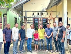 Ceulangiek dan Keuchik Noh Bantu Anak Yatim Piatu Korban Kebakaran Rumah Di Cot Rabo Tunong