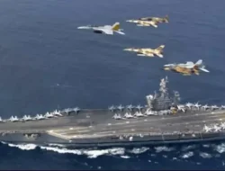 Iran Hantam Kapal Induk AS USS Abraham Lincoln dengan Rudal Balistik di Laut Arab