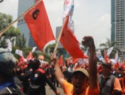 Batal ke DPR karena Reses, Ribuan Buruh Kepung Kemnaker 4 Maret