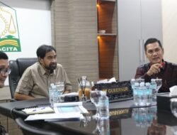 Mualem Pimpin Rapat Bahas Validasi Data JKA Bersama Sekda dan Dinkes