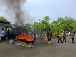 Kejari Banda Aceh Musnahkan Barang Bukti 61 Perkara, Termasuk Alat Kontrasepsi