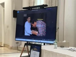 Momen JK Perlihatkan Foto Jokowi Sungkem kepadanya: Saya yang Bawa ke Jakarta