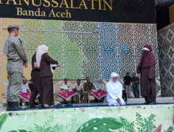 Sembilan Terpidana Jinayat Dicambuk di Taman Bustanussalatin Banda Aceh