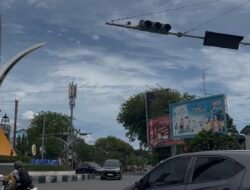 Lampu Lalu Lintas Simpang Lima Mati, Arus Kendaraan Semrawut