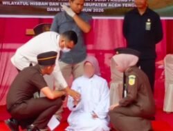 Kejari Aceh Tenggara Eksekusi 15 Terpidana Qanun Jinayat, Seorang Perempuan Jalani 100 Kali Cambuk