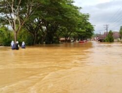 Banjir Rendam Tiga Kecamatan di Nagan Raya, Akses Meulaboh–Tapak Tuan Terganggu