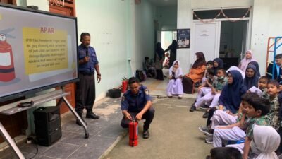 Tim SPAB SLB TNCC Gelar Simulasi Pemadaman Kebakaran