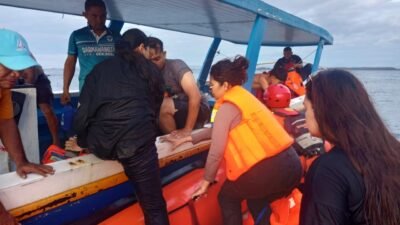 Dihantam Angin Kencang, Boat Tujuan Pulau Tuan Terbalik