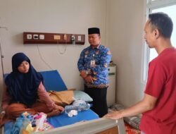 Jenguk Pasien DBD Di Rumah Sakit, Camat Julok Harap Orangtua Bersihkan Lingkungan Rumah