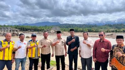 Tinjau Infrastruktur Rusak, Bupati TRK Minta Dukungan DPR RI Bangun Kembali Jembatan Alue Wakie