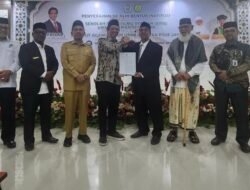 Staf Ahli Menag Serahkan SK Alih Bentuk STIS Ummul Ayman Menjadi IAI Ummul Ayman