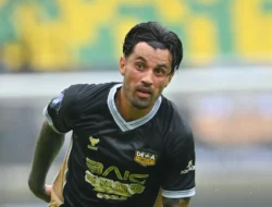Semen Padang Rekrut Stefano Lilipaly