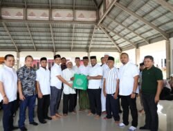 Dirut Bank Aceh Syariah Bersama Jamaah Haji Kloter 2 Ziarahi Makam Habib Bugak