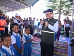 Mendikdasmen Salurkan Rp860 Juta untuk 61 Sekolah Terdampak Gempa NTT