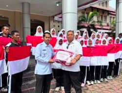 Sambut HUT Ke-81 RI, Pemkab Nagan Raya Bagikan 3.000 Bendera Merah Putih