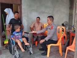 Kapolres Aceh Selatan Bantu Kursi Roda untuk Ikram, Anak Disabilitas di Sawang