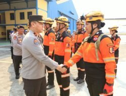 Polri Kembali Kirim Tim SAR dan Bantuan Logistik untuk Percepat Penanganan Gempa NTT