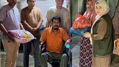 Wanti Cahya Salurkan Kursi Roda dan Sembako untuk Penyandang Disabilitas di Aceh Jaya