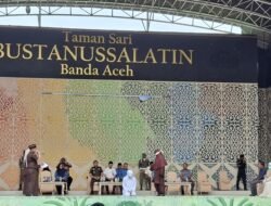 10 Terpidana Zina dan Ikhtilath Dicambuk di Taman Bustanussalatin Banda Aceh