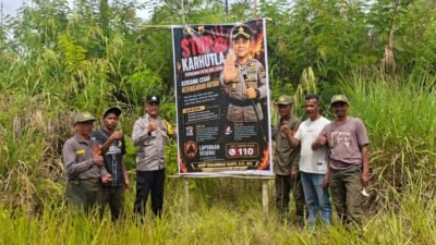 Personel Polres Aceh Tengah Pasang Spanduk Imbauan dan Sosialisasi Cegah Karhutla