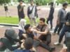 Polisi Bantu Peserta Aksi di Kantor Gubernur Aceh, Berikan Oxycan untuk Pertolongan Pernapasan