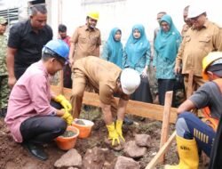 Wali Kota Sabang Letakkan Batu Pertama Rumah Duafa dan Salurkan Zakat Langsung ke Mustahik