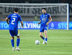 Marc Klok Ingin Pensiun di Persib, Tunggu Keputusan Manajemen