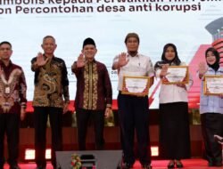 Dek Fadh Bersama Wakil Ketua KPK Serahkan Penghargaan Desa Antikorupsi kepada 15 Gampong di Aceh