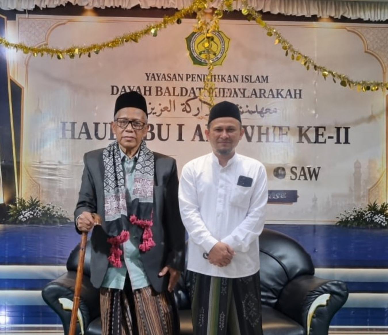 Abi Jakfar Lhok Nibong bersama Abati Muhammad Yusuf Pimpinan Dayah baldatul Mubarakah Al-Aziziyah yang merupakan putra Allayarham Abu Lamkawe