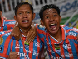 Persib Kalahkan Garudayaksa 2-1 Berkat Gol Adam Alis pada Injury Time